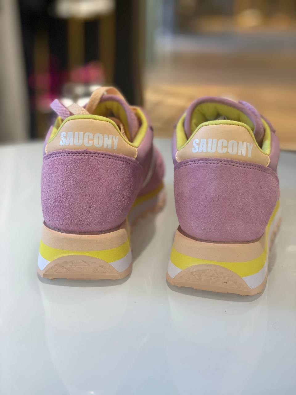 SAUCONY